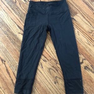 Victoria secret sport black cropped workout pants with mesh detail sz m